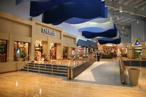 Potomac Mills interior, Potomac Mills (1,839,130 square fee…